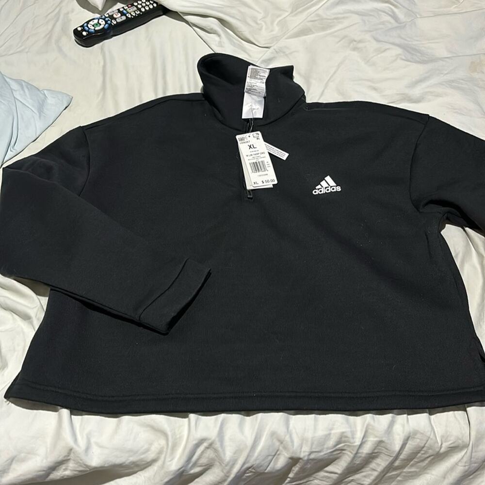Adidas xl black cropped pullover sweatshirt adidas graphic on arm NWT perfect
